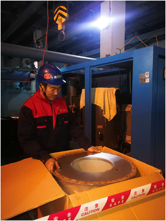 油氣分離器使用過(guò)程中因壓差過(guò)高被擊穿，造成跑油，油分配料不匹配造成壓差過(guò)高(圖3)