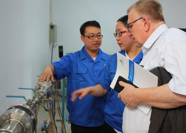 意大利客戶參觀艾普利生產(chǎn)基地(圖7) 意大利客戶參觀艾普利生產(chǎn)基地(圖7)